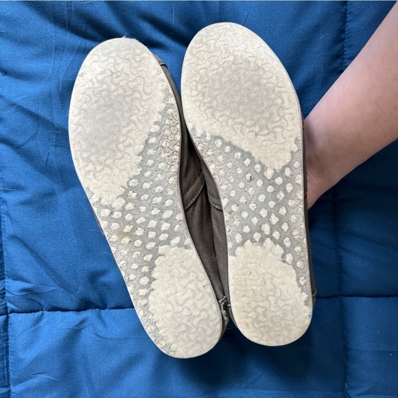 Toms | Size 8 Brown Canvas Shoes — Pre-Loved & Comfortable Casuals - Picture 4 of 5